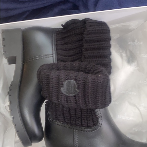 Monclear boots size 35. Worn once or twice. - Picture 3 of 5